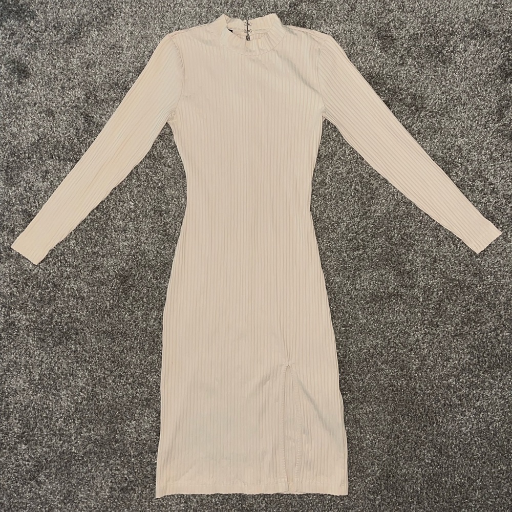 Like new Bebe XS long sleeve dress beige